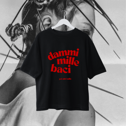 T-Shirt Nera "Dammi mille baci"